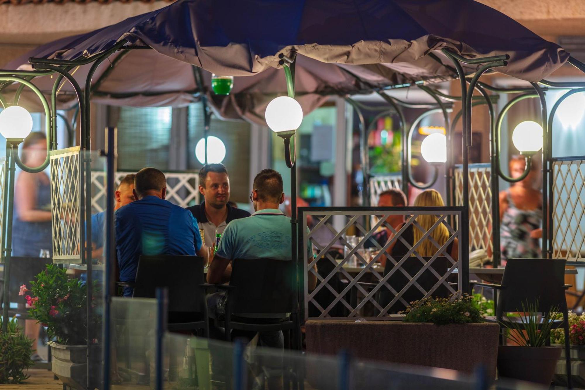 Noemys Toulon La Valette - Hotel Restaurant Avec Piscine Zewnętrze zdjęcie