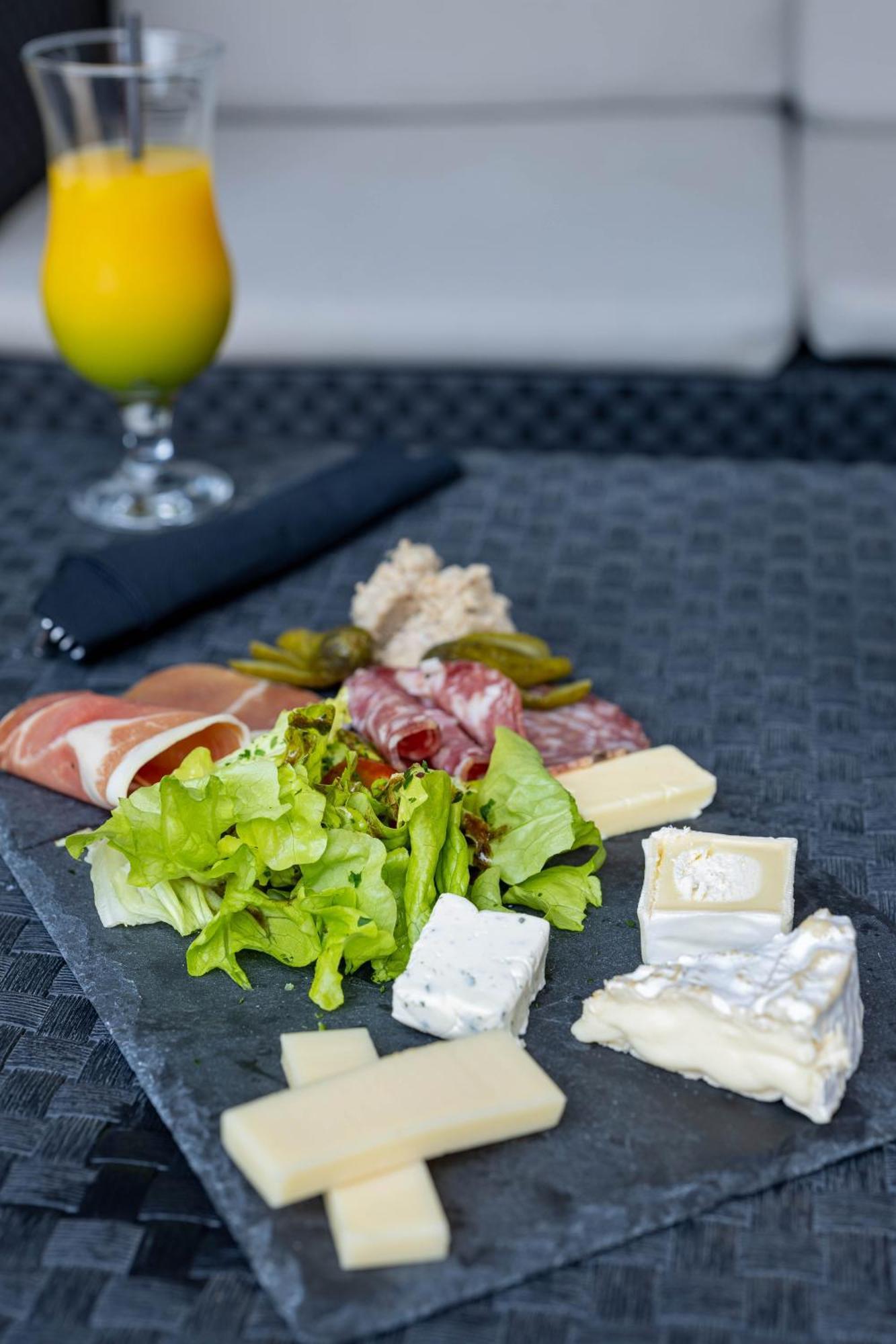 Noemys Toulon La Valette - Hotel Restaurant Avec Piscine Zewnętrze zdjęcie
